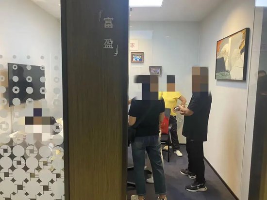 现场直击！A股公司“三跌停”背后：实控人失联！股东理财产品爆雷！投资者上门维权，警方介入！-第5张图片
