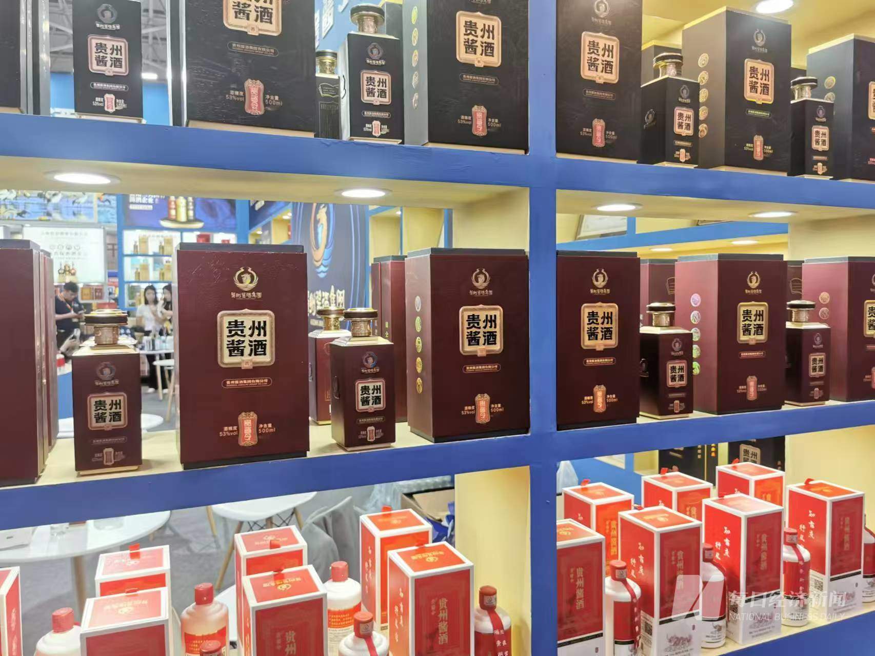 将进酒・“双节”观察③ | 酱酒的“中场战事”：消费地域扩大、中低端产品扩产成两大新增长点-第3张图片