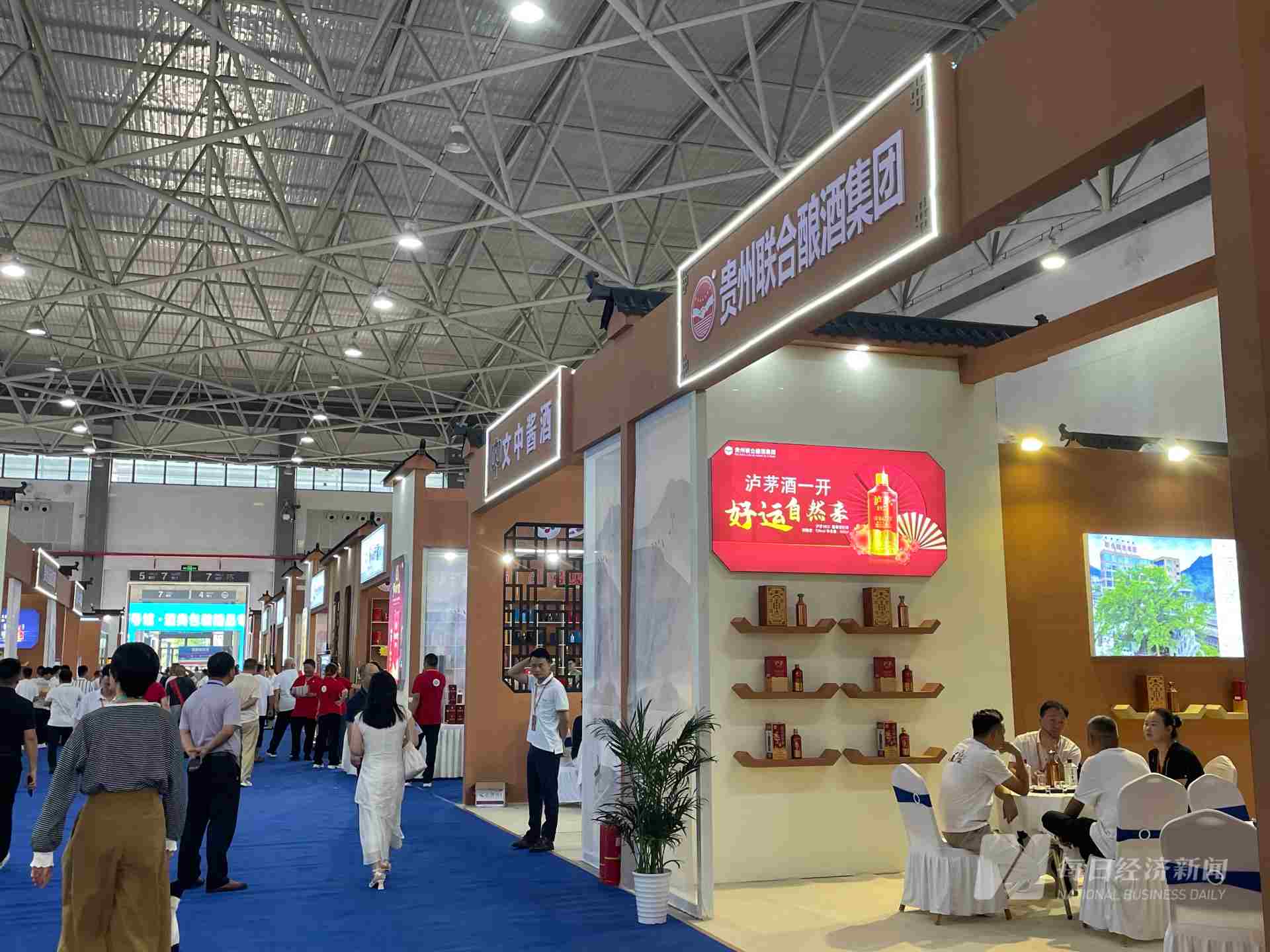 将进酒・“双节”观察③ | 酱酒的“中场战事”：消费地域扩大、中低端产品扩产成两大新增长点-第5张图片