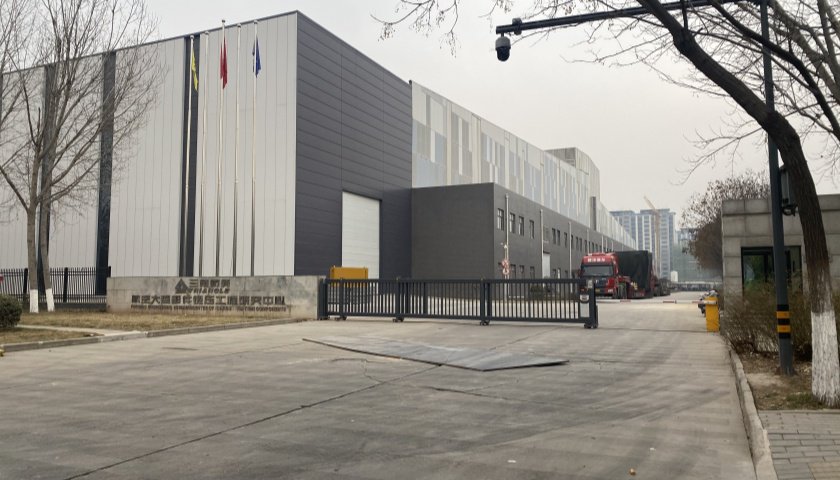 业绩大幅低于预期，内外部资金同步出走，三角防务股价跌跌不休-第2张图片