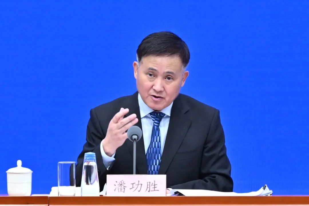 央行放了多少招？降准、降息、3000亿、5000亿、研究平准基金-第1张图片