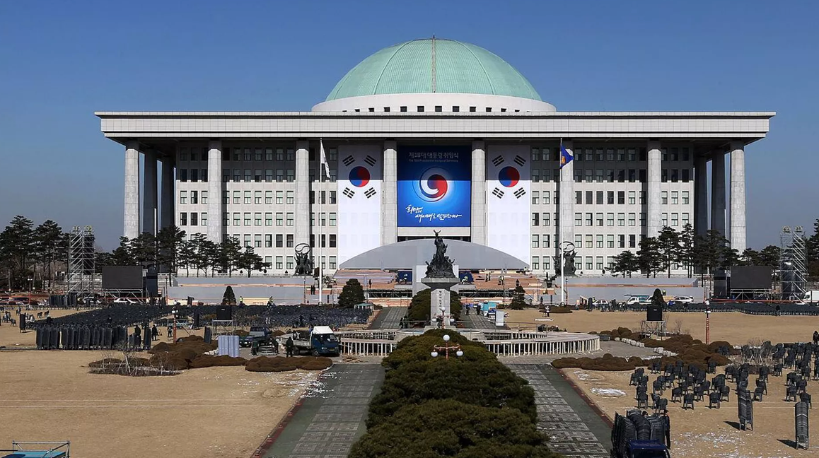 “只是看了也会受罚”！韩媒：韩国会通过新法，将持有或观看深伪性剥削影像定为犯罪-第1张图片
