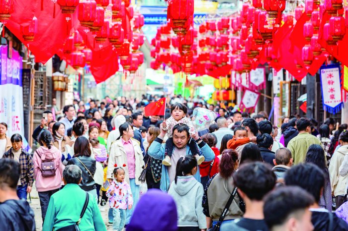 旅游方式花样繁多 以旧换新持续火热 国庆假期消费市场人气旺活力足-第1张图片