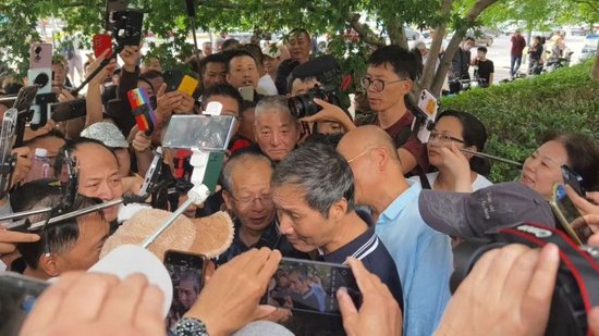 实探丨人声鼎沸的股市沙龙和“上海爷叔”们-第8张图片