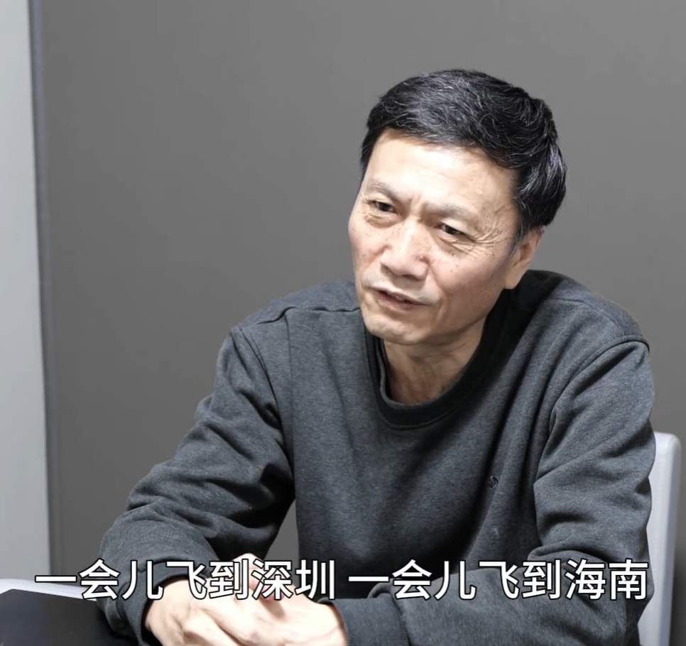 落马厅官出镜忏悔：痴迷高尔夫，一会儿飞深圳，一会儿飞海南！“第二天还在琢磨昨天打牌怎么输了”-第1张图片