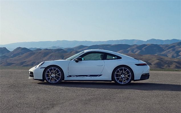 163.3万元！ 新款保时捷911 Carrera T正式开启预售-第2张图片