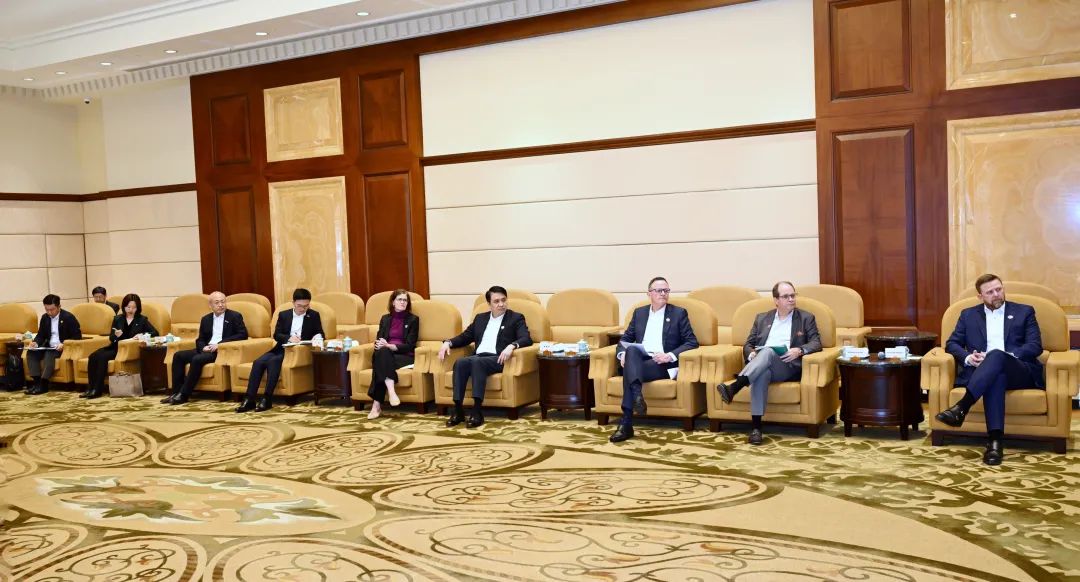 上海市委书记陈吉宁会见先进医疗技术协会董事会主席彼得·安杜尼及协会成员企业代表-第2张图片