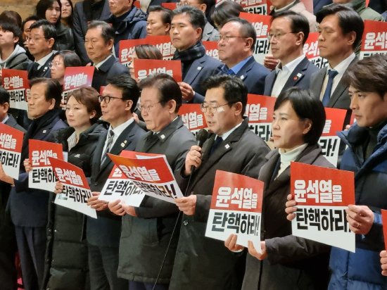 韩国总统尹锡悦弹劾案未在国会通过 此前执政党议员离席抵制-第2张图片