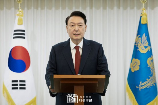 尹锡悦命运决战将至 韩国宪法法院周二启动弹劾审判-第1张图片