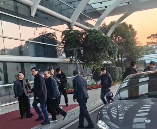 雷军到访宁德时代，和曾毓群谈一个“小生意”-第1张图片