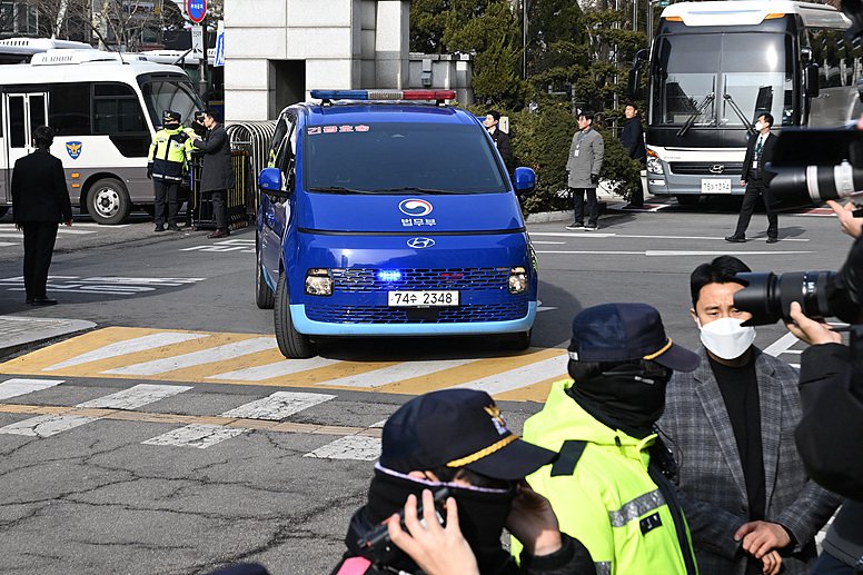 韩法院审查结束 尹锡悦是否会被正式拘留 今天或出结果-第1张图片