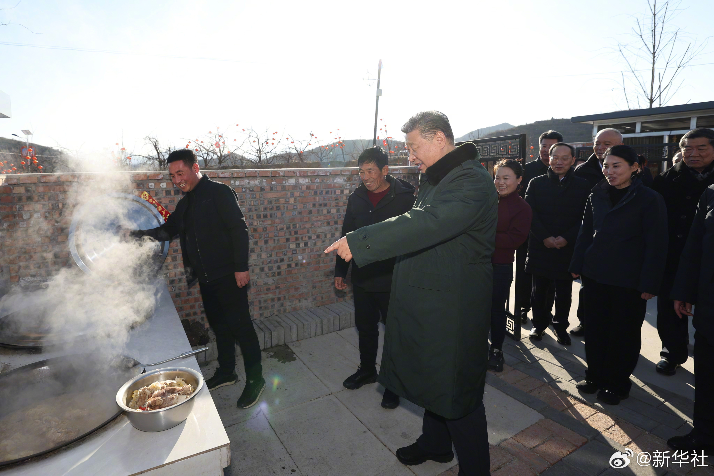 习近平在辽宁葫芦岛市看望慰问受灾群众-第5张图片