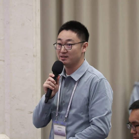 证监会主席吴清在国新办新闻发布会上答记者问：提升实际投资比例、延长考核周期（发言全文、问答实录）-第4张图片