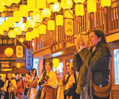 体验“中国年”！春节假期外国人来华旅游升温-第1张图片