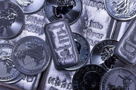 交易商押注关税争分夺秒 成箱金银搭乘飞机运入美国-第1张图片
