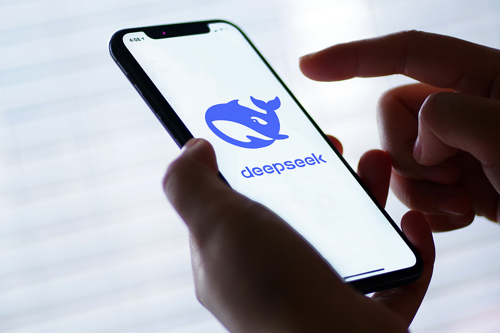 DeepSeek太火热！多家公司股票20CM涨停！一些国家禁止、限制使用DeepSeek？外交部回应-第1张图片