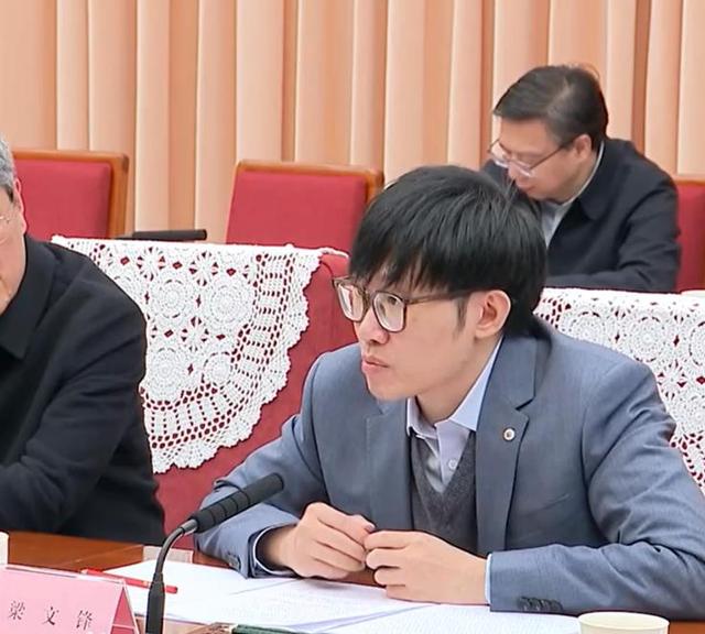 DeepSeek为什么这么“难用”？-第3张图片