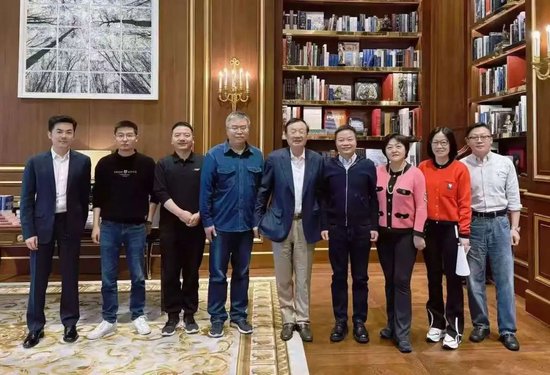 震动科技圈+投资圈！任正非现身交流，宇树科技、小鹏汽车、今日资本、霸王茶姬等齐聚华为！-第1张图片