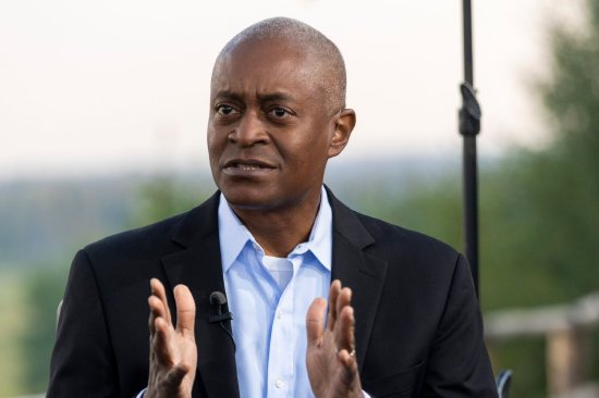 美联储官员Bostic：需要在降息前对贸易等拟议政策调整有更多了解-第1张图片