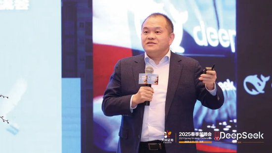 九章云极方磊：模型演进多强争霸长期保持竞争格局不变，算法没有护城河，DeepSeek也是一样-第3张图片
