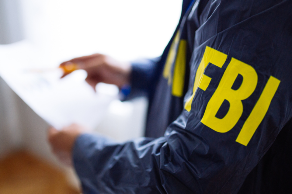 马斯克要求联邦政府雇员“交周报” FBI局长提醒员工：别回复-第1张图片