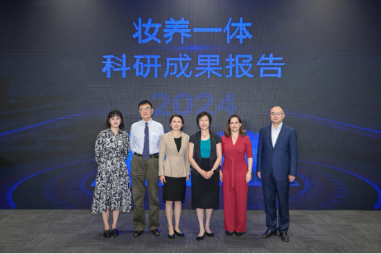 完美日记母公司逸仙集团闪耀PCHi 2025 ，以“妆养一体”引领美妆科技新未来-第4张图片
